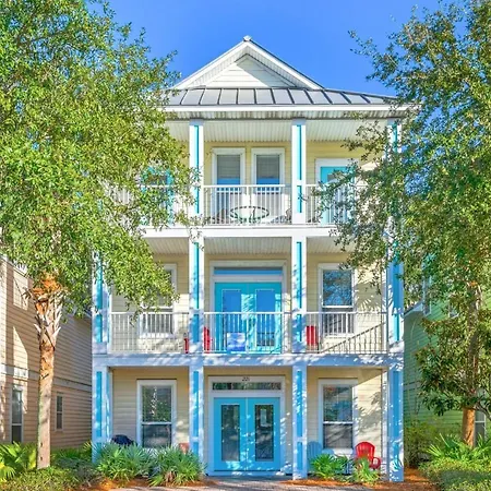Skips Delight Pool View Pet Friendly